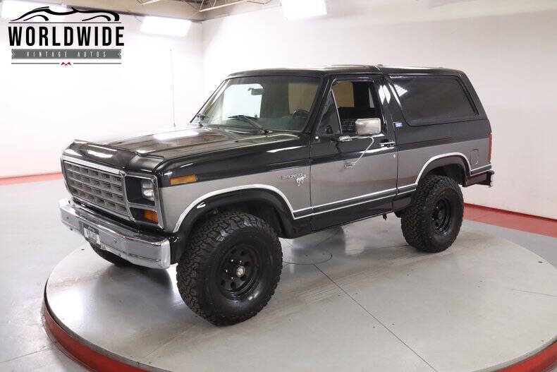 Ford-Bronco-1981-Black-Black