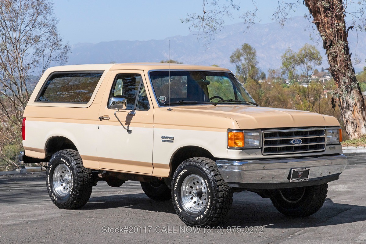 Ford-Bronco-1990-SUV
