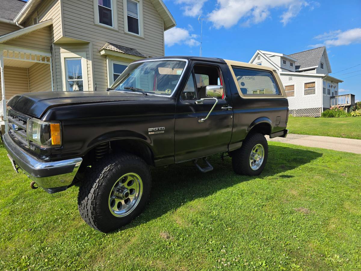 Ford-Bronco-1991-Black