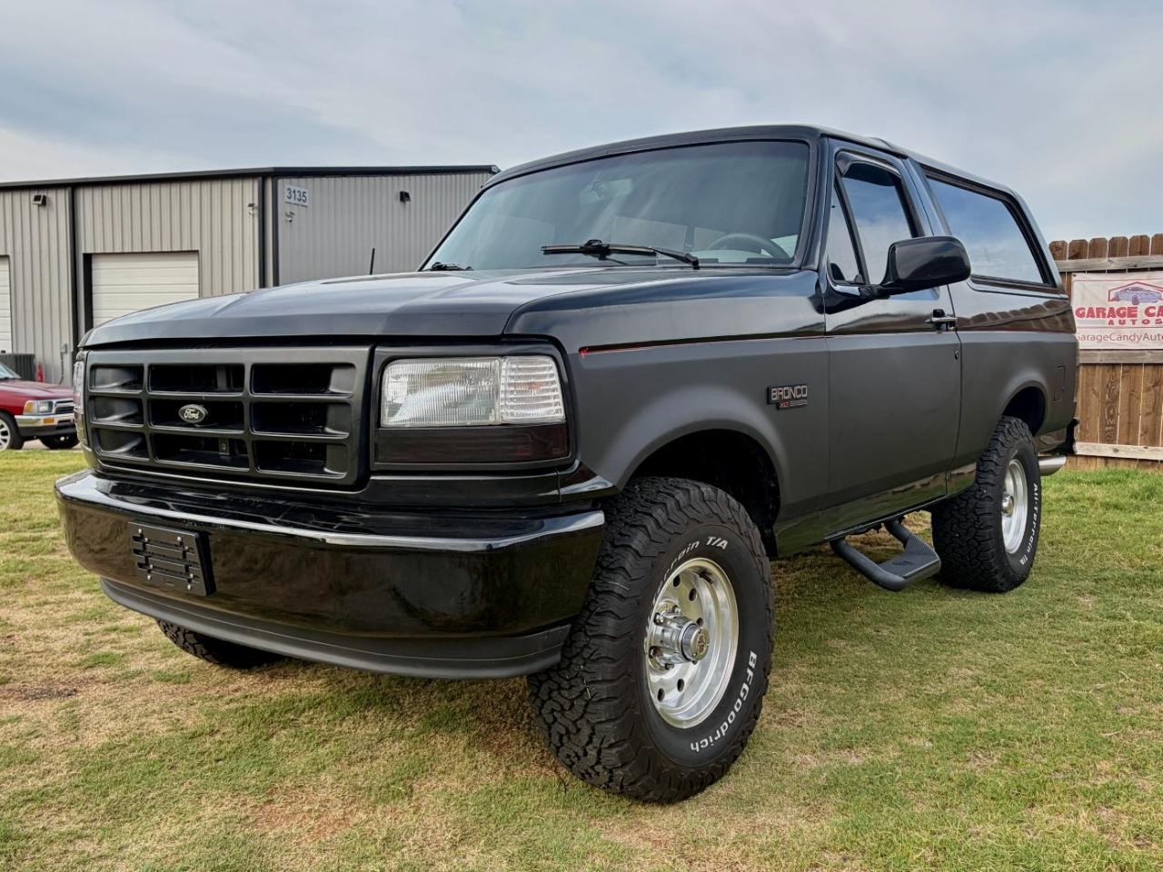 Ford-Bronco-1996-SUV-Silver
