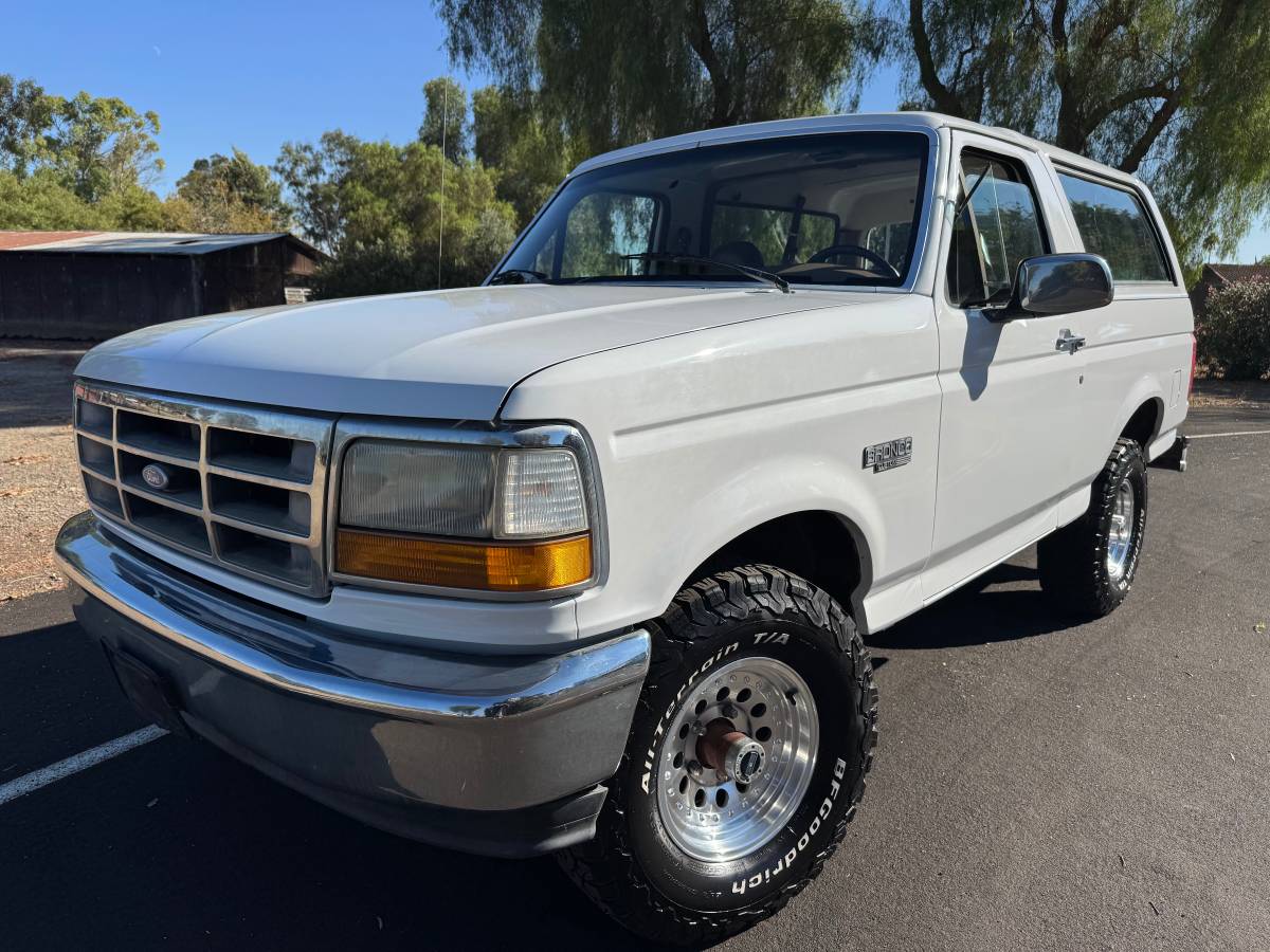 Ford-Bronco-custom-1993-White