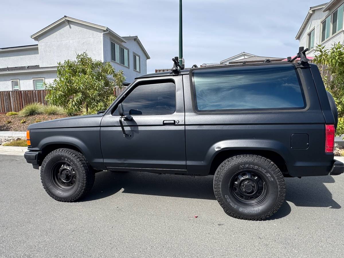 Ford-Bronco-ii-1990-Black