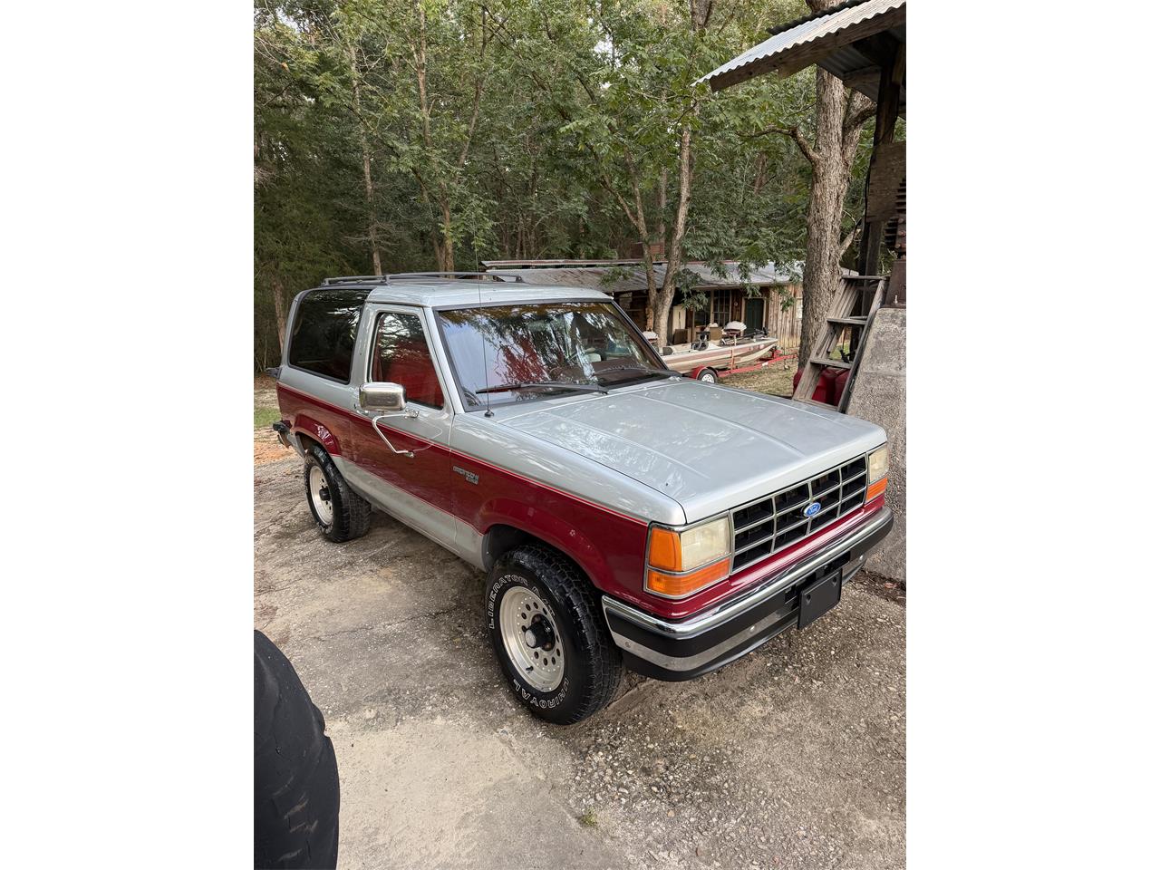 Ford-Bronco-ii-1990-Silvermaroon-Red