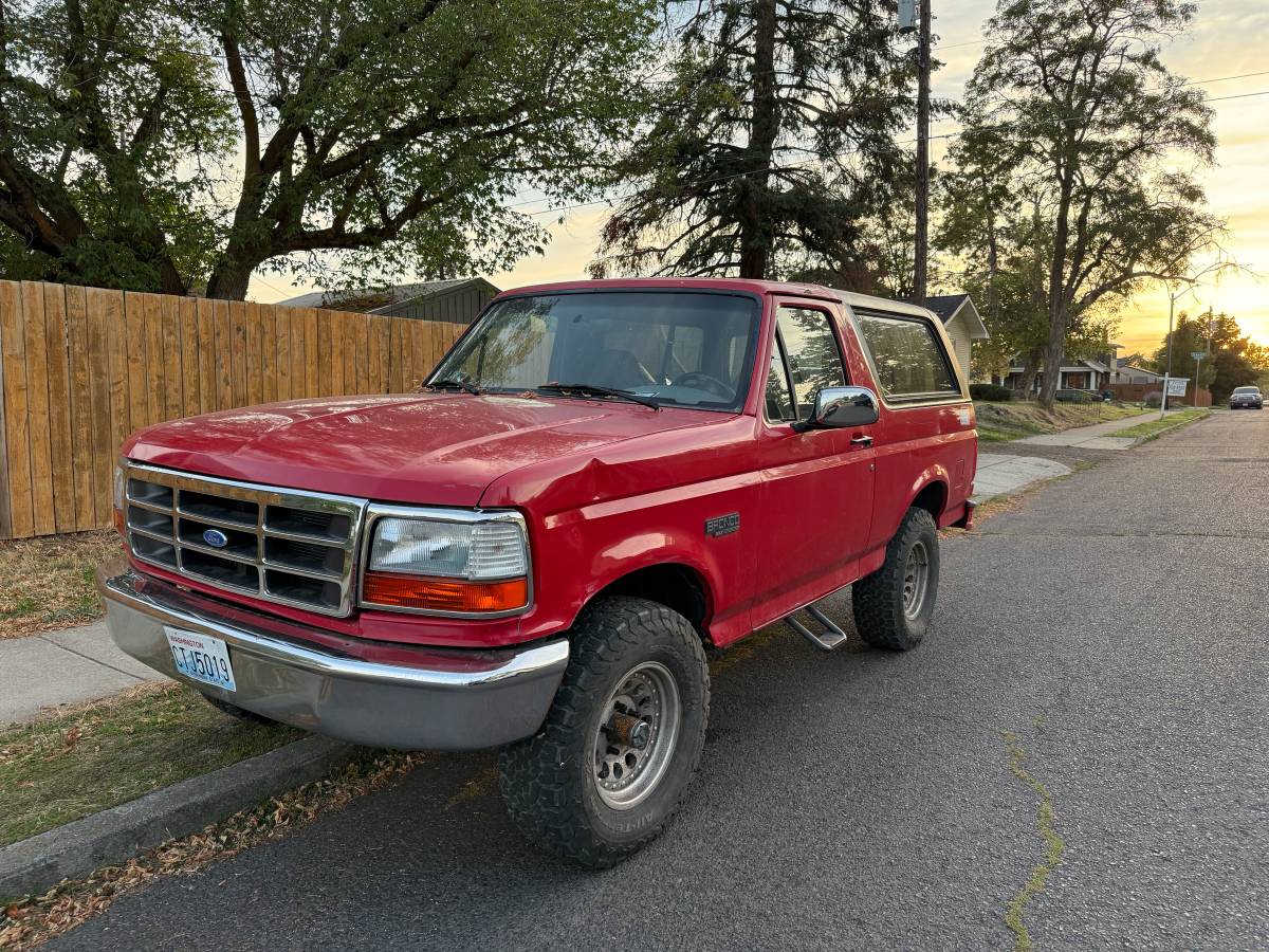 Ford-Bronco-xlt-sport-1995-Red