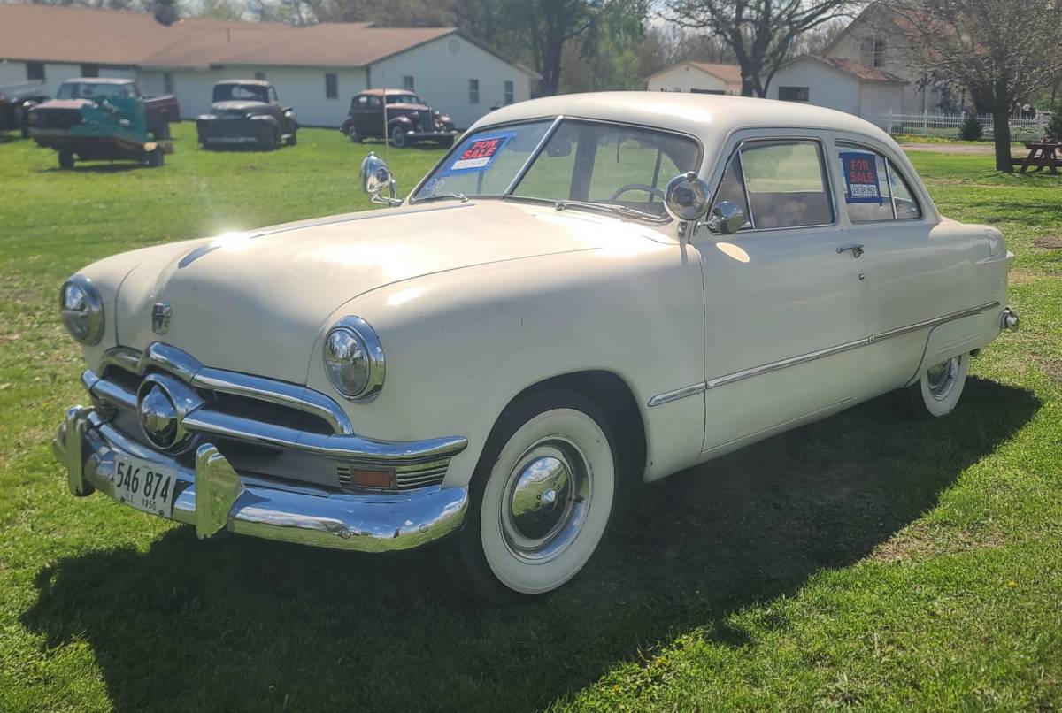 Ford-Club-coupe-shoebox-1950-White