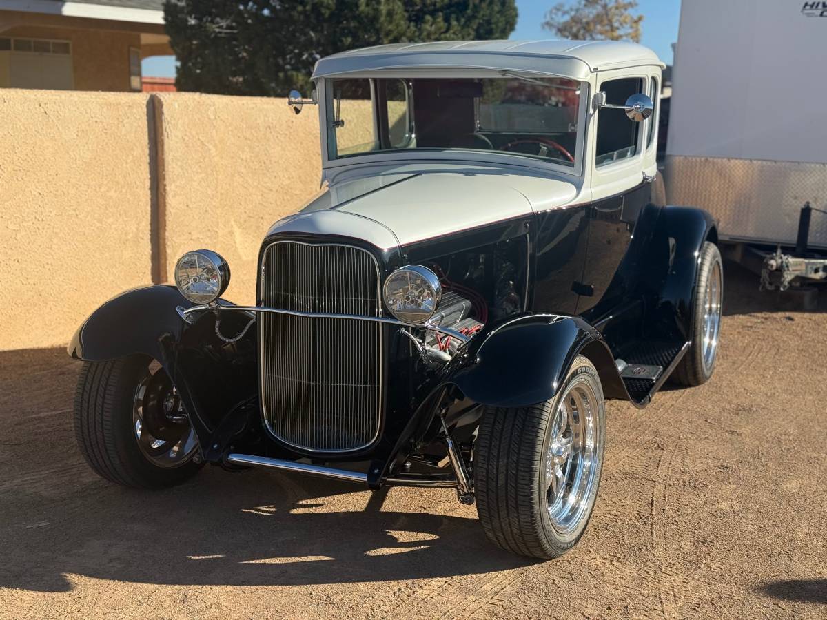 Ford-Coupe-1931-White