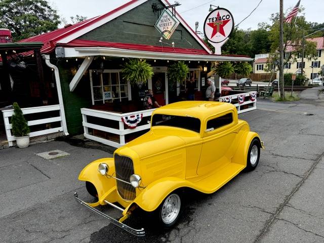 Ford-Coupe-1932-Yellow