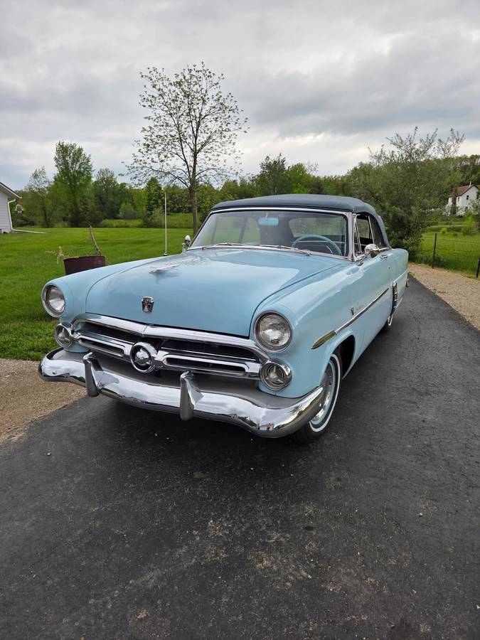 Ford-Crestline-1952