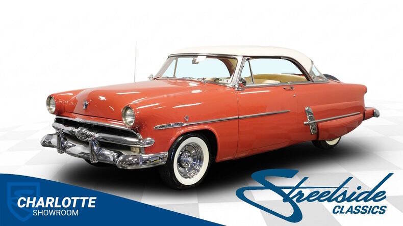 Ford-Crestline-1953-Coral-White