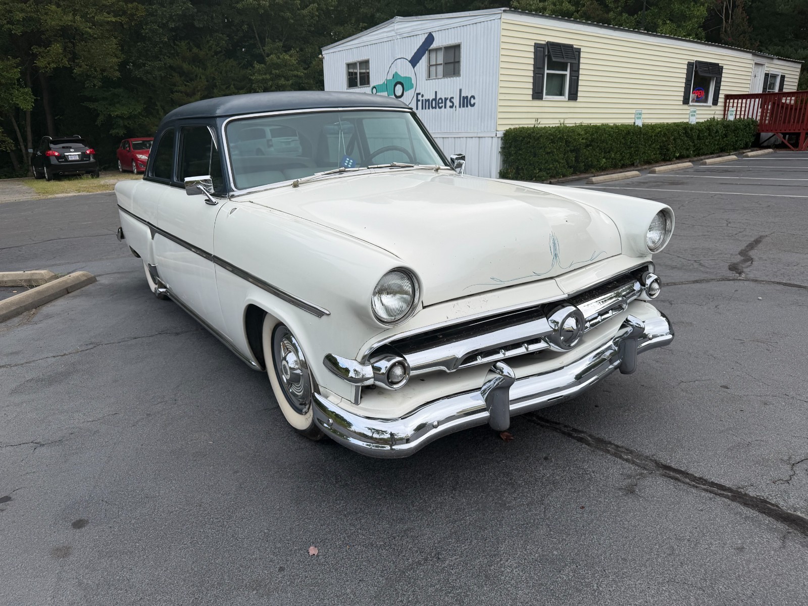 Ford Crestline 1954