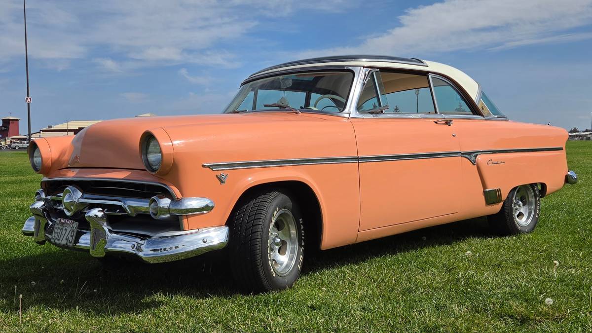 Ford-Crestline-1954-custom