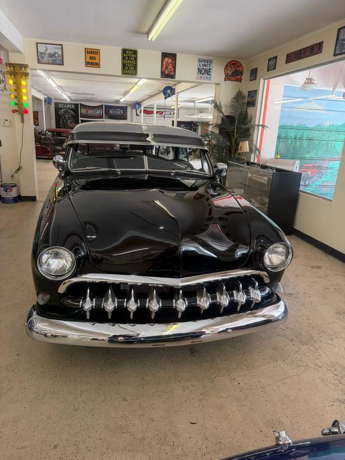 Ford-Crown-victoria-1951-Black