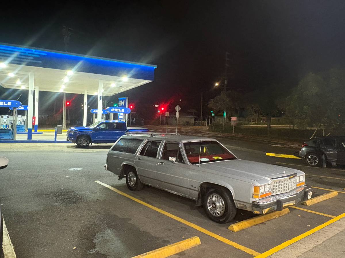 Ford-Crown-victoria-1985