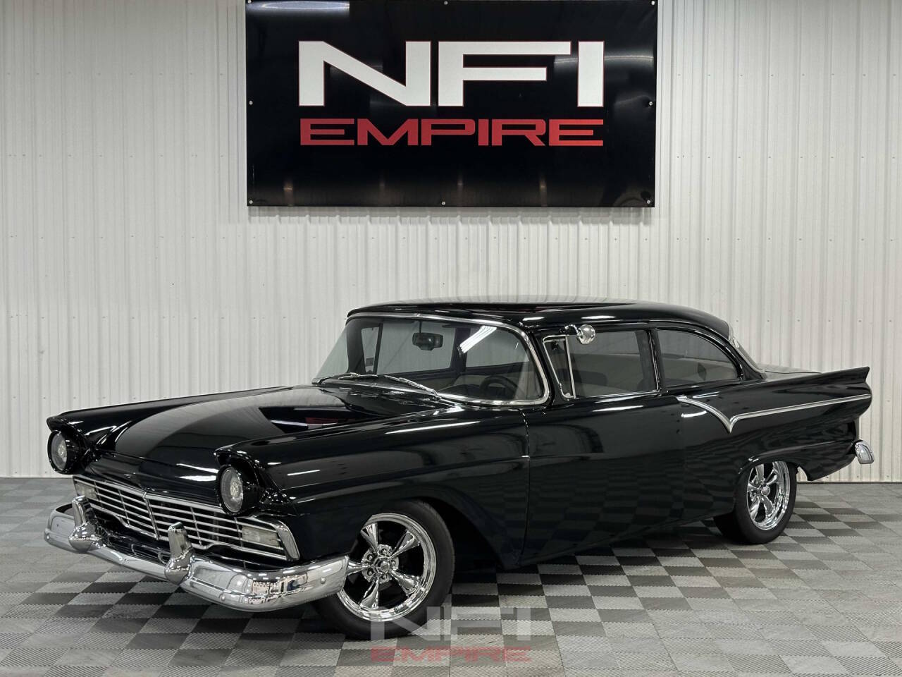 Ford-Custom-300-1957-Black-White