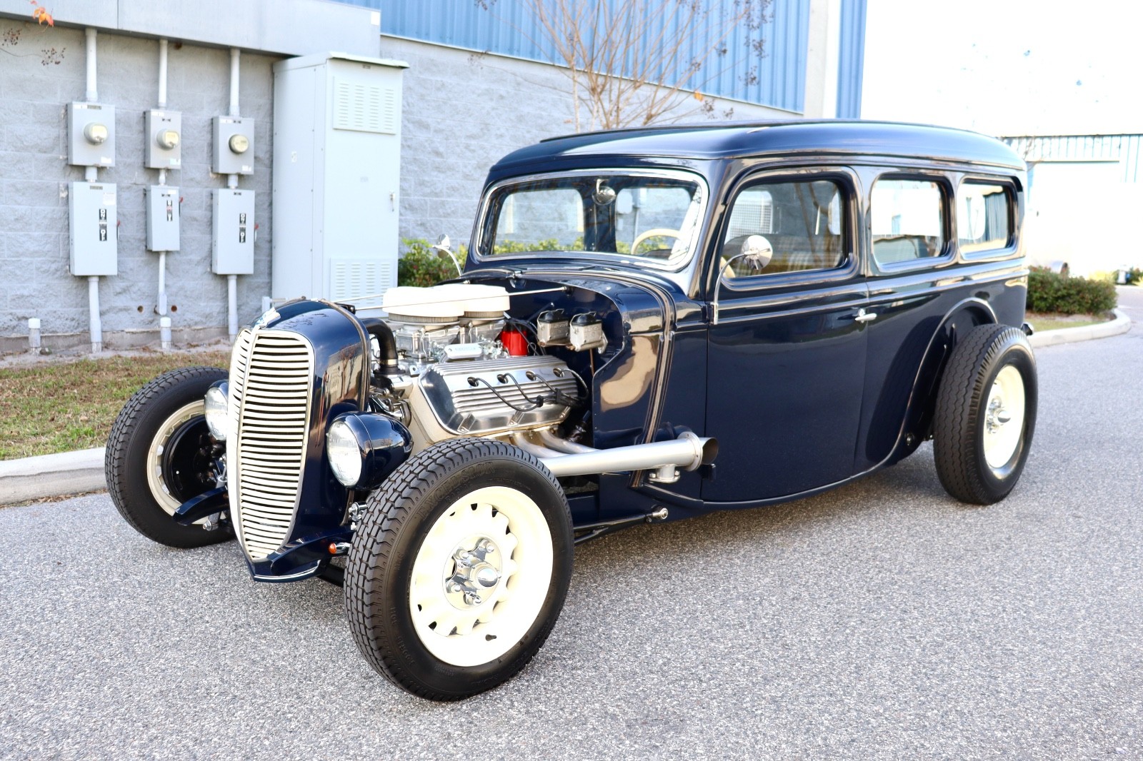 Ford-Custom-Hot-Rod-1935-Coupe-Brown