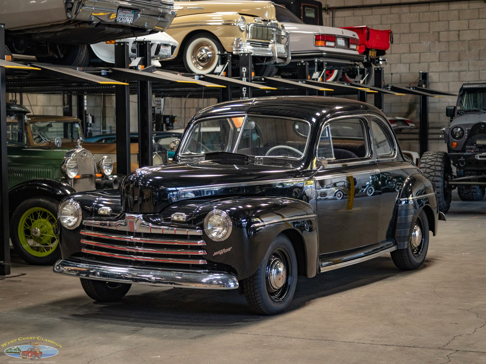 Ford-Custom-Super-Deluxe-Coupe-1946-2-Door-COUPE-Gray-Light
