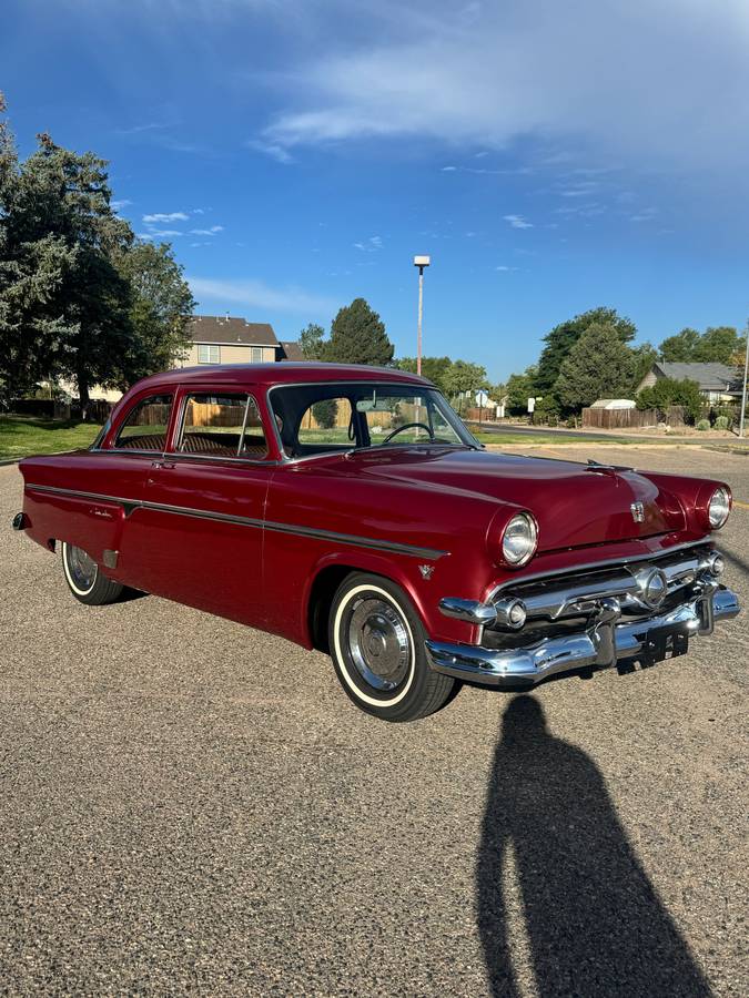 Ford-Customline-1954-Red