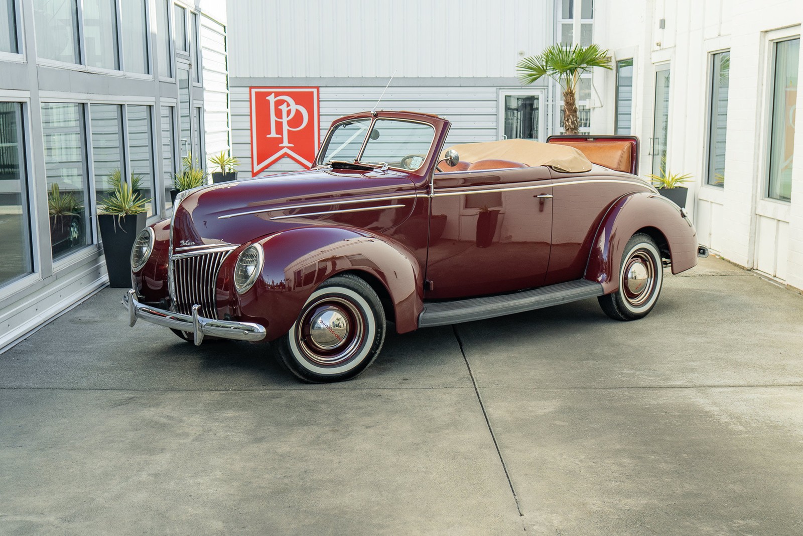 Ford-Deluxe-1939-Convertible-Beige