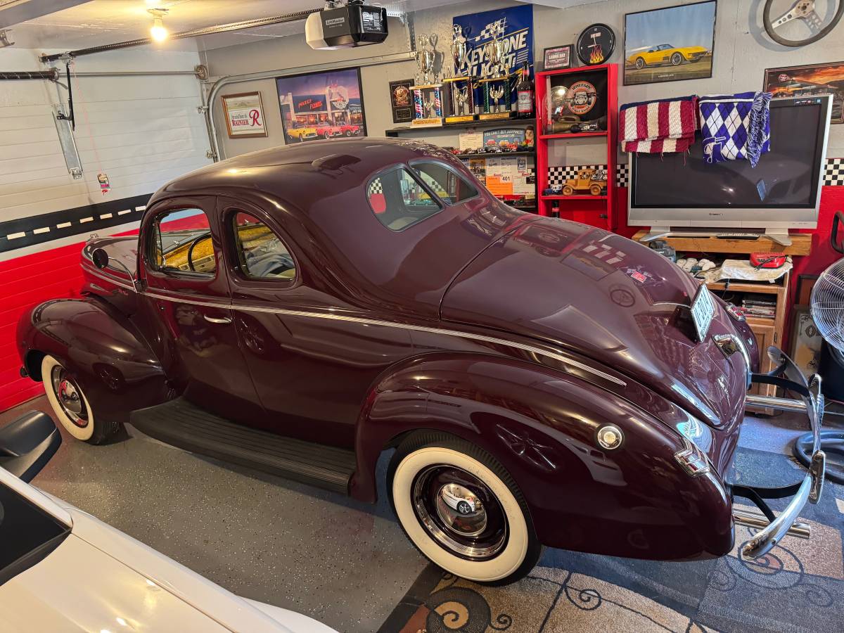 Ford-Deluxe-1940-Red