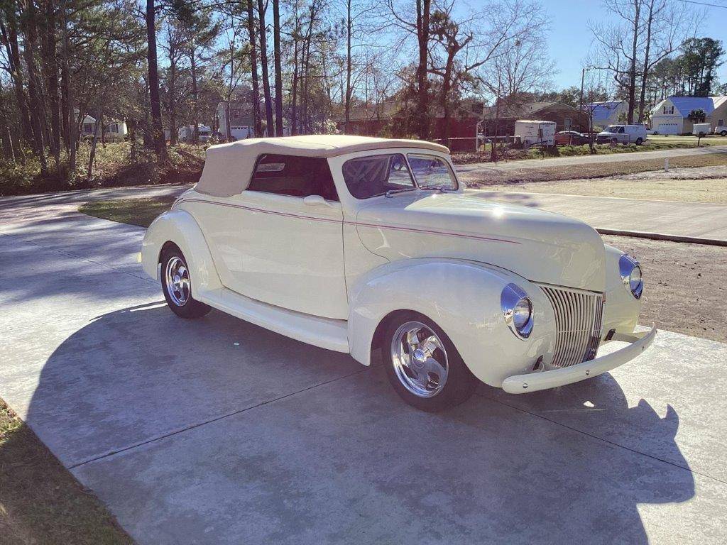 Ford-Deluxe-1940-White