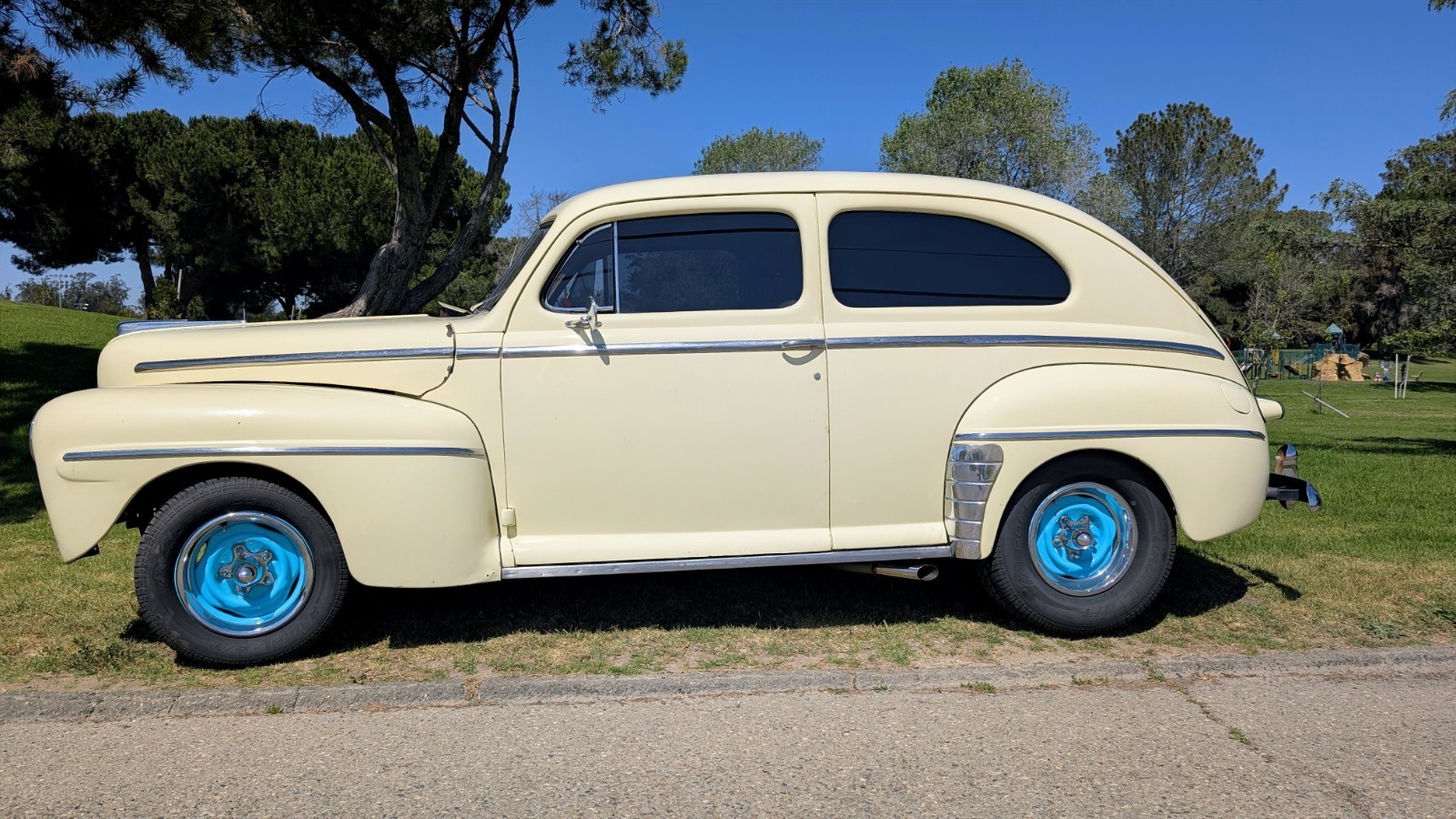 Ford Deluxe 1947