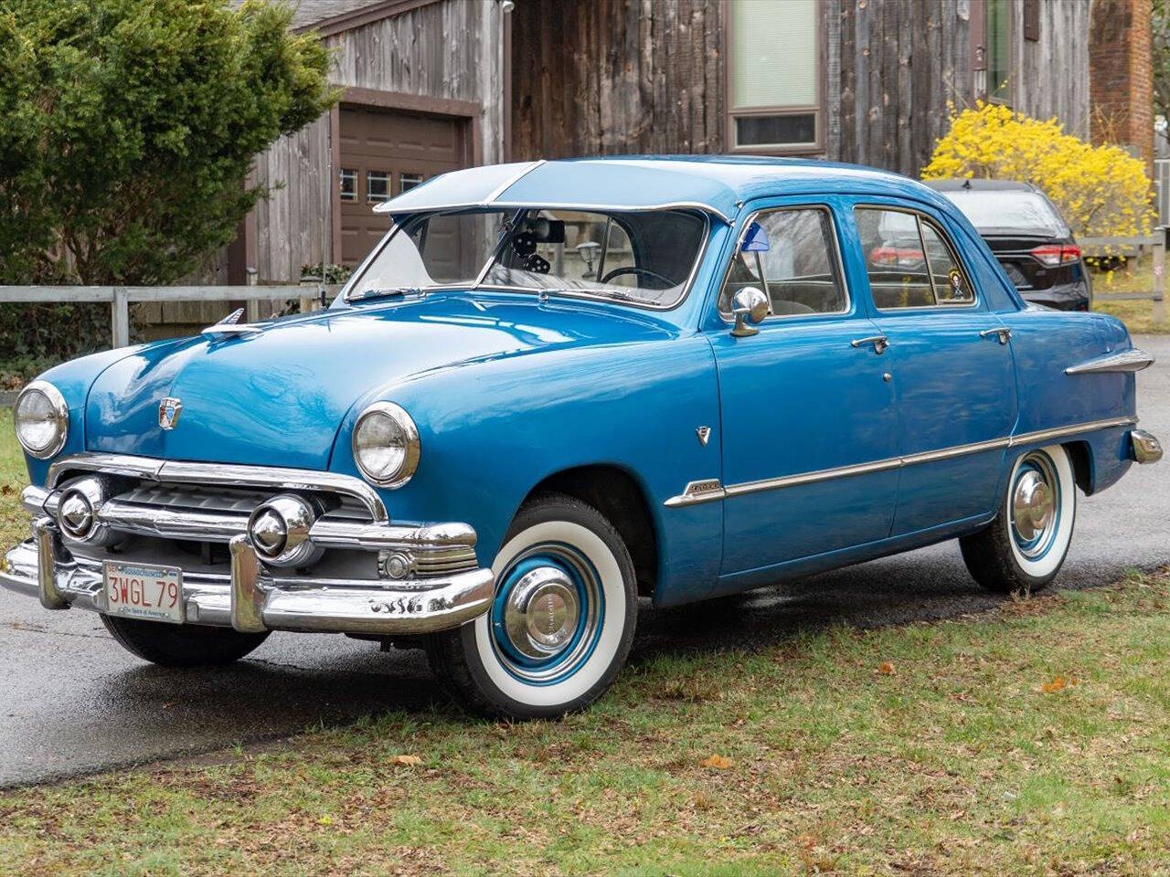 Ford-Deluxe-1951-Blue