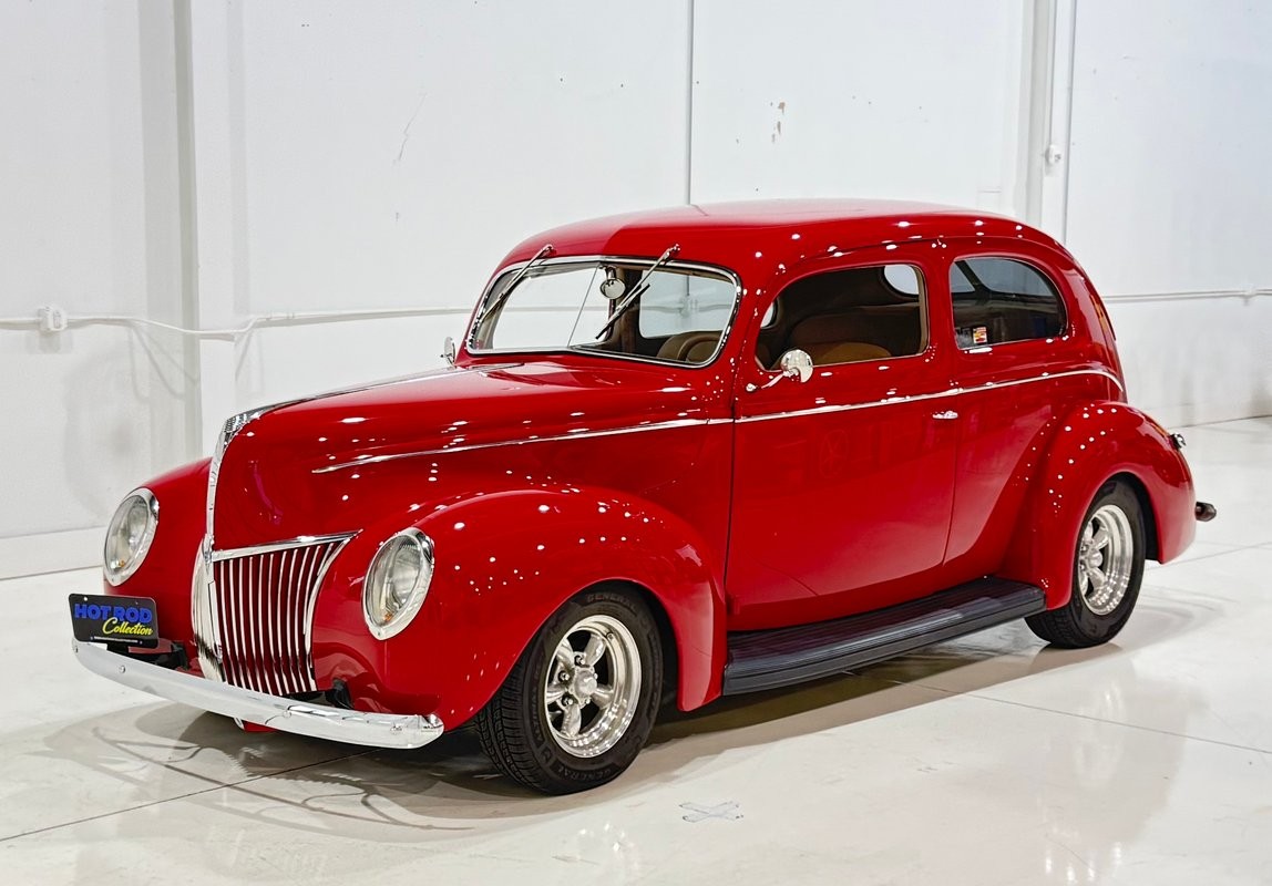 Ford Deluxe Tudor Sedan 1939