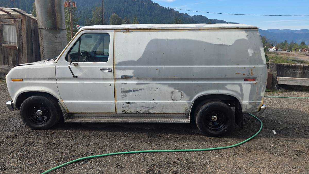 Ford-E-150-1981-custom