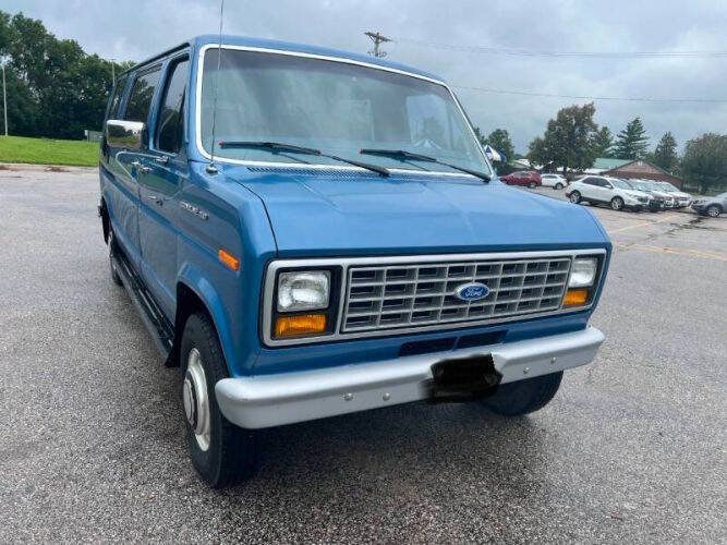 Ford-E-250-1985-Medium-Regatta-Blue-Metallic-Regatta-Blue-ClothVinyl
