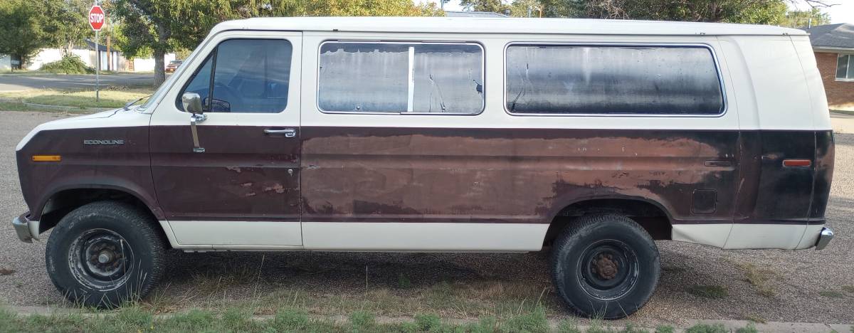 Ford-E-350-1987-Brown
