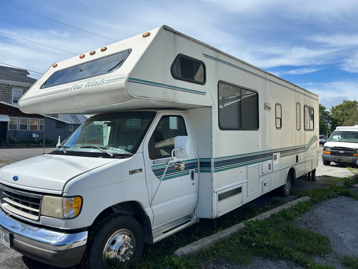 Ford-E-350-1995-White