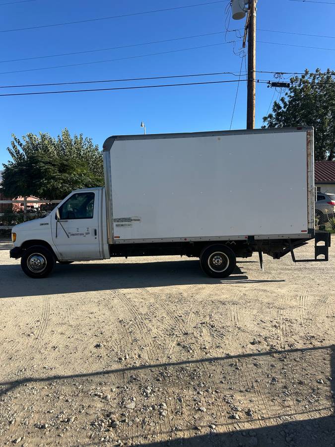 Ford-E-350-box-truck-w-lift-gate-1996