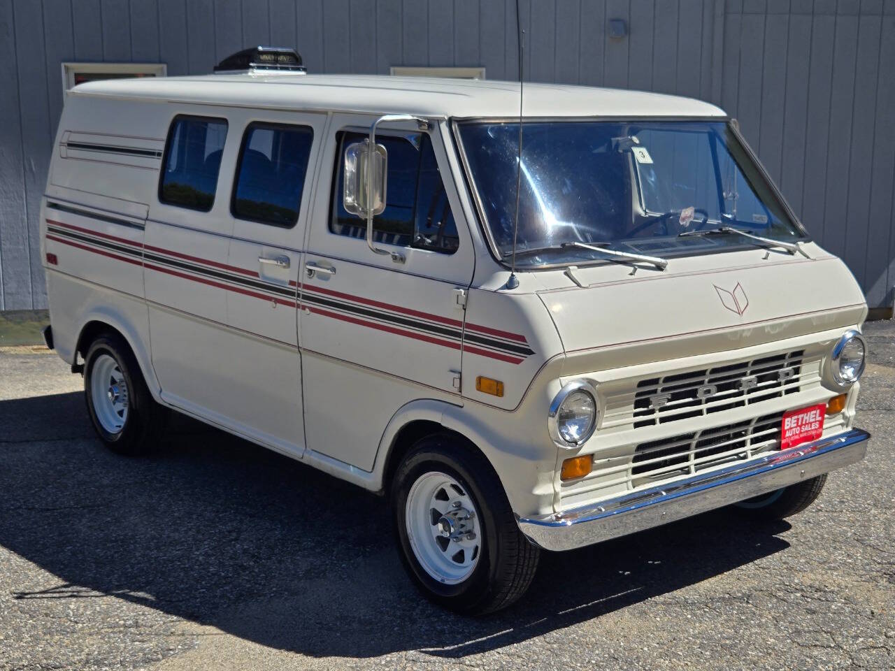 Ford-Econoline-1974-Beige-Red-Black-Wood