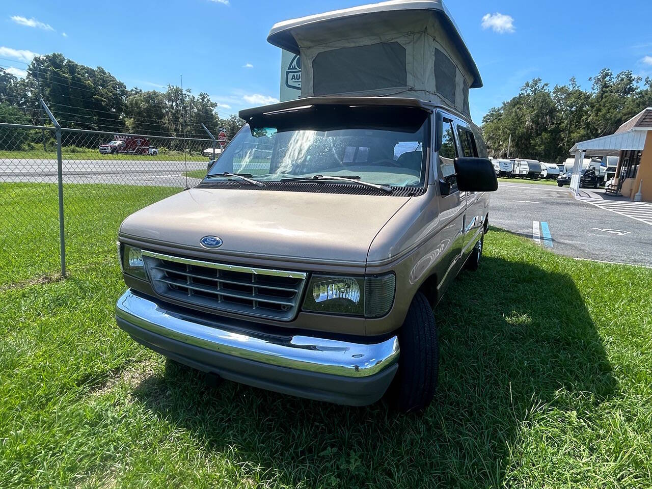 Ford-Econoline-1993-Beige