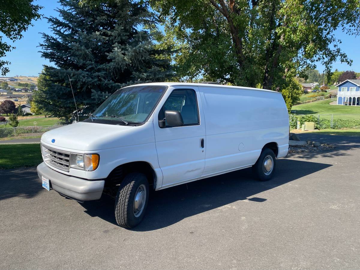 Ford-Econoline-1996-White