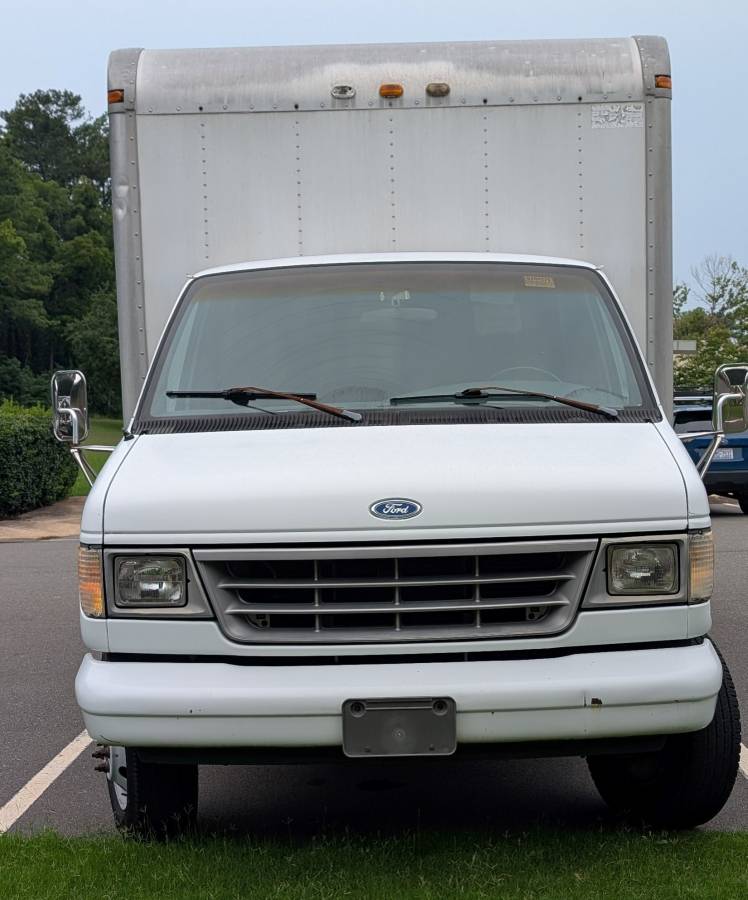 Ford-Econoline-350-work-box-truck-1996