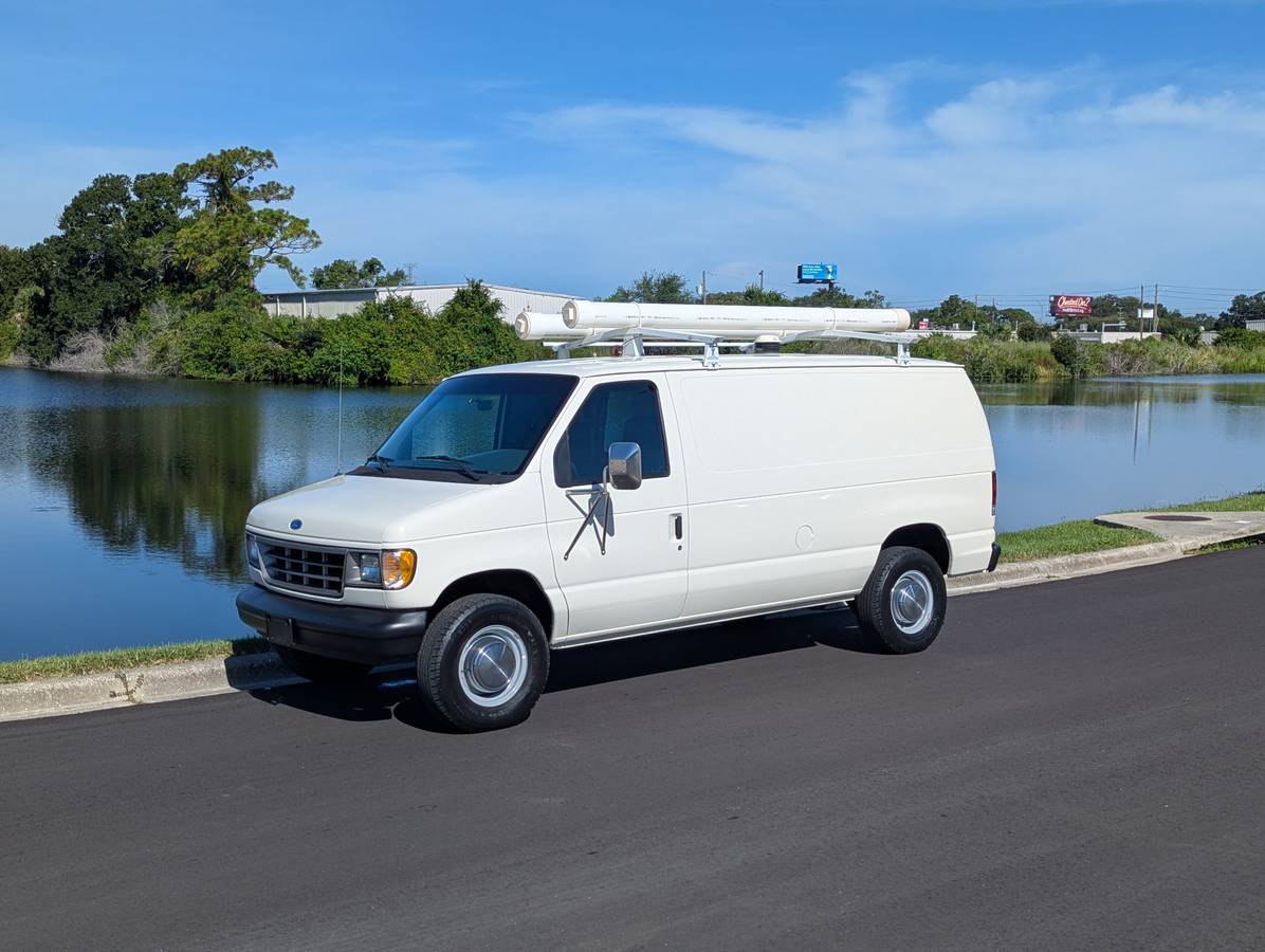 Ford-Econoline-e-350-surveillance-van-1996-White