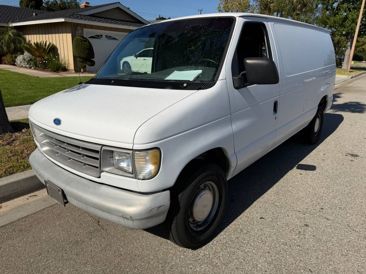 Ford-Econoline-e150-cargo-van-1996-White