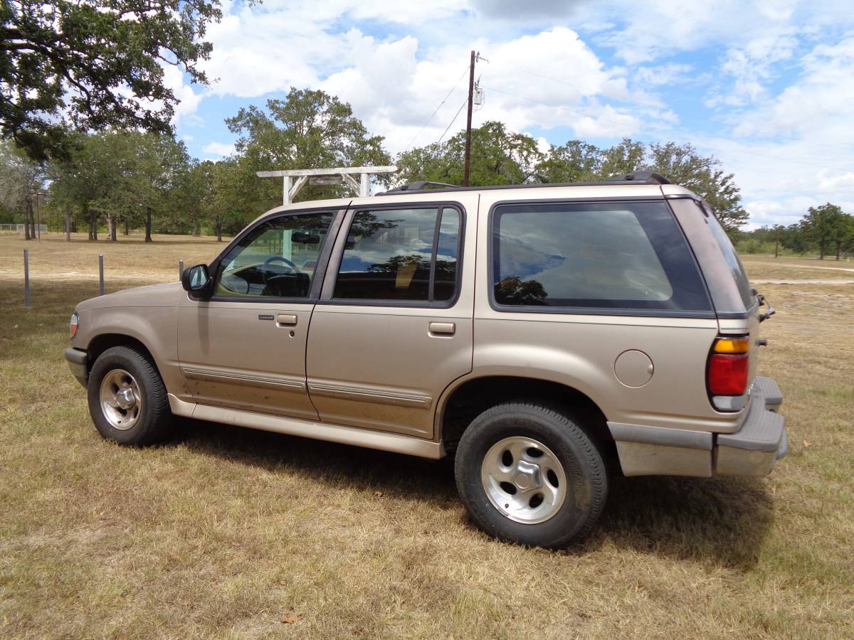 Ford-Explorer-1996