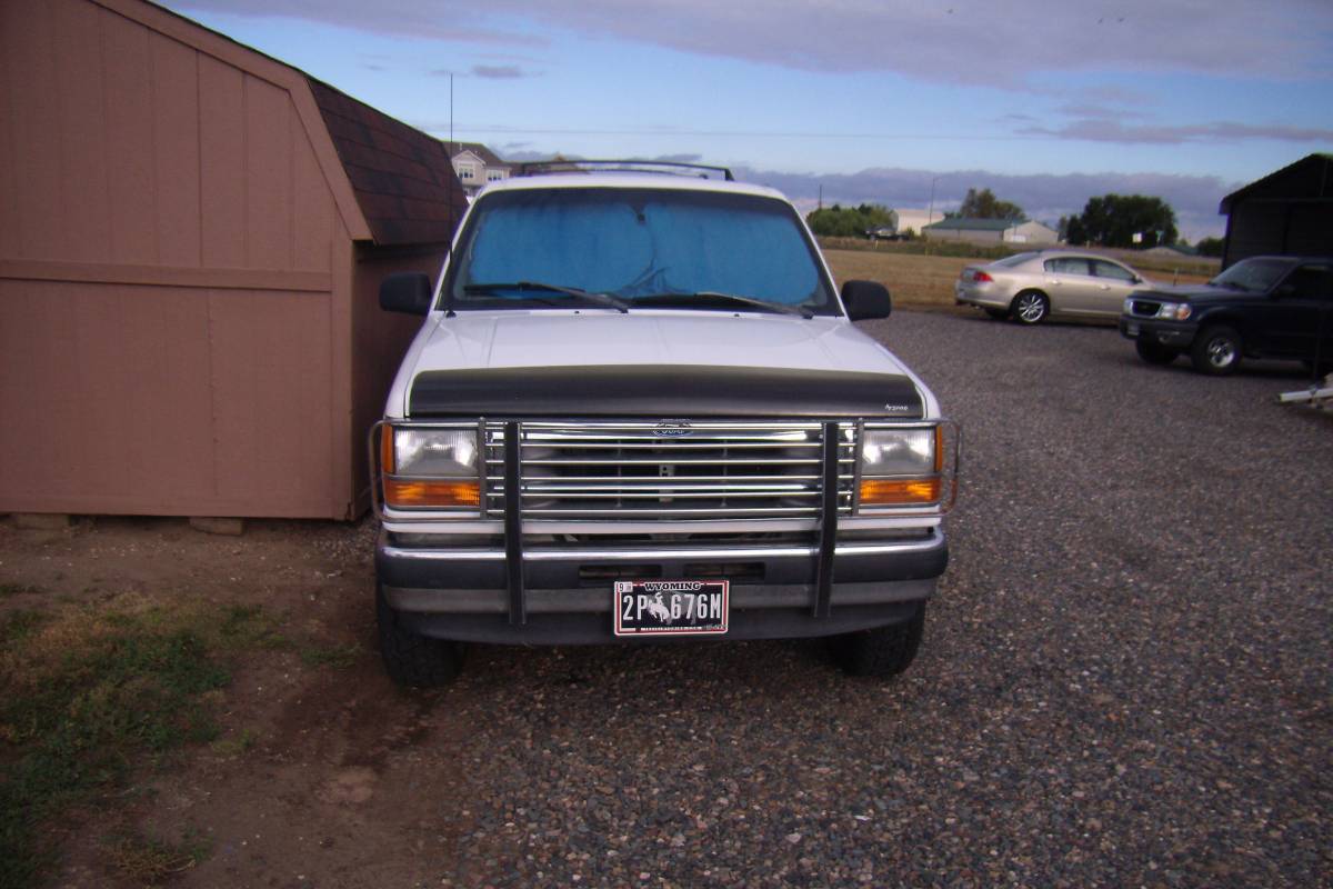 Ford-Explorer-xl-1992-White