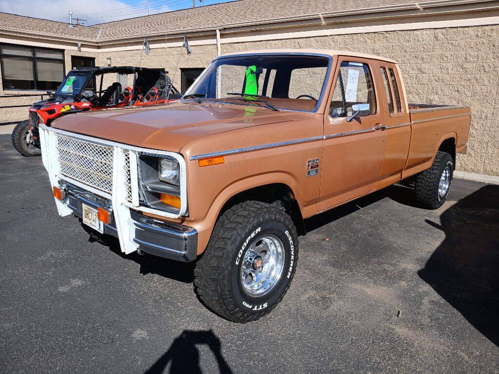 Ford-F-150-1982-Brown