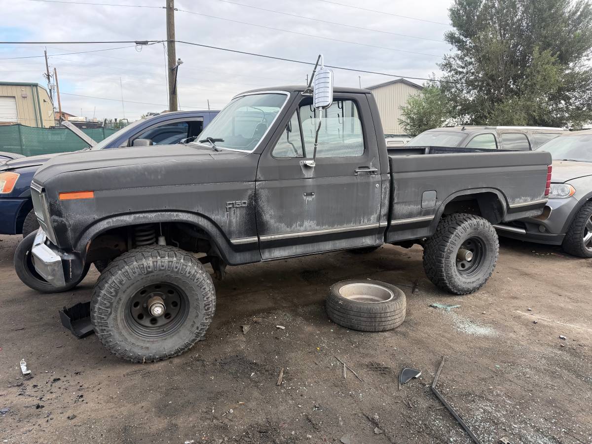 Ford-F-150-1983