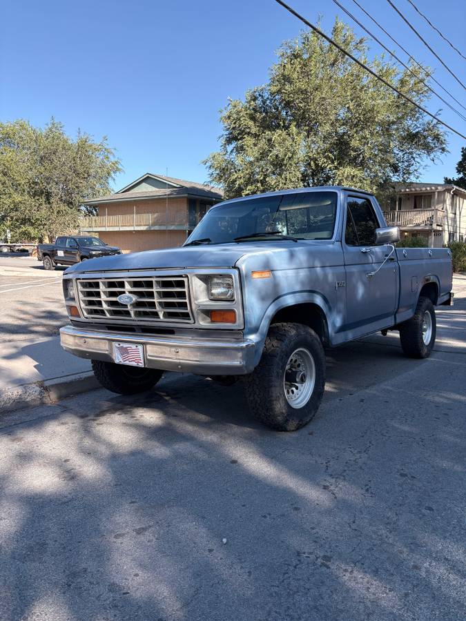 Ford-F-150-1985-Blue
