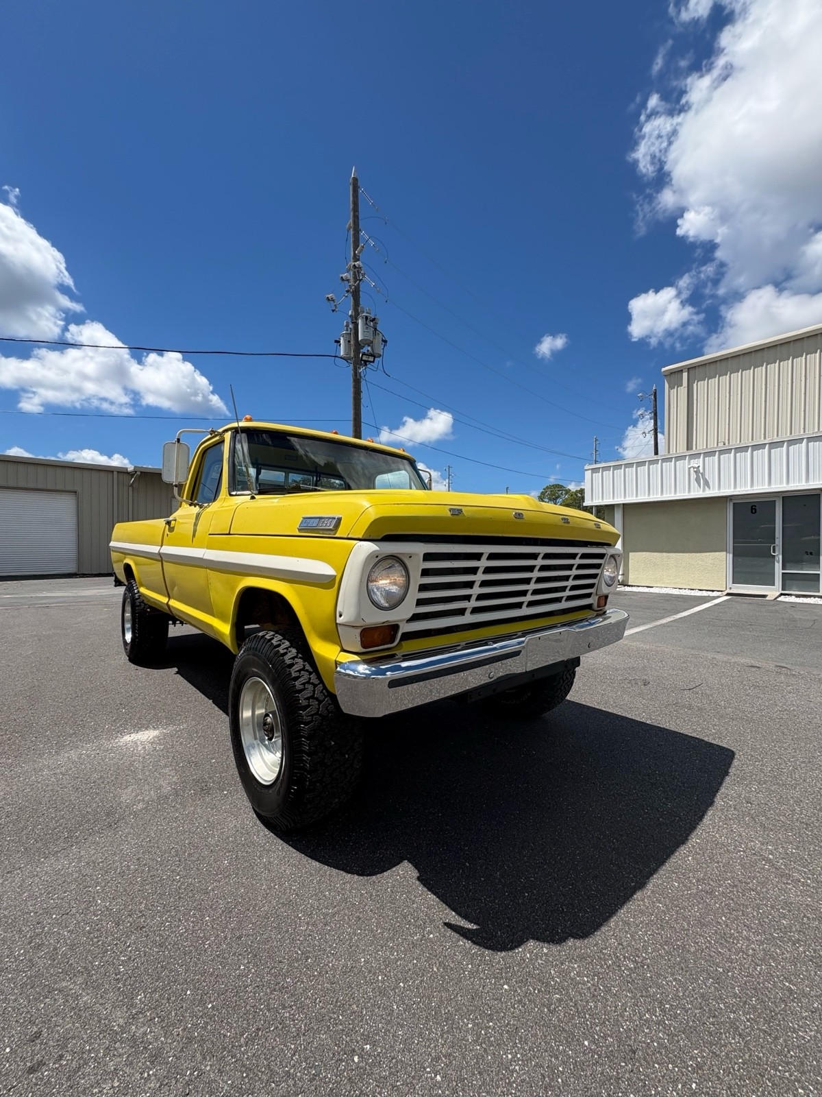 Ford-F-250-1967-Yellow-Black