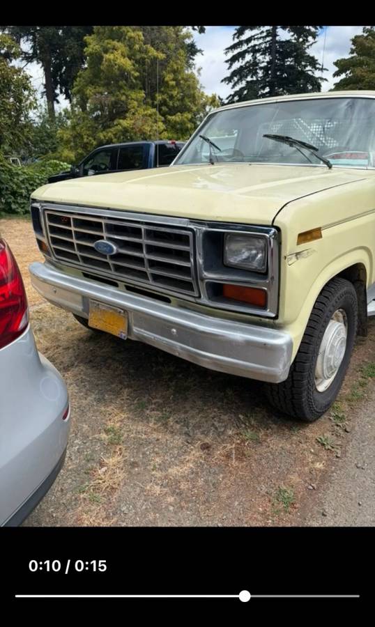 Ford-F-250-1983-Yellow