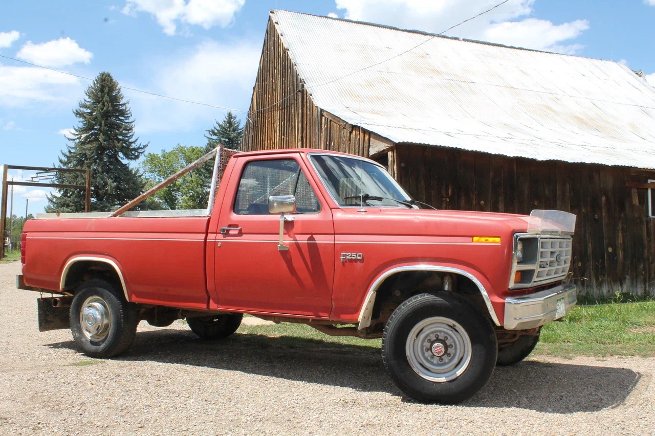 Ford-F-250-1986-Red-Red