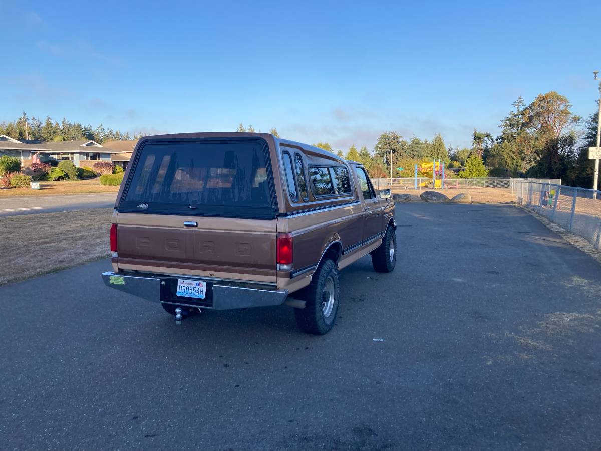 Ford-F-250-1987-Brown