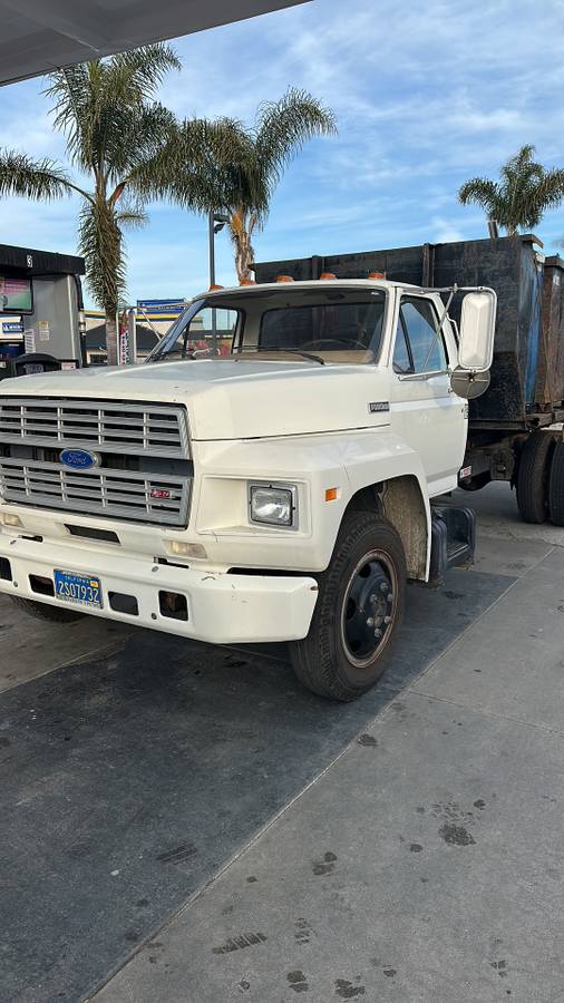 Ford-F-600-1984