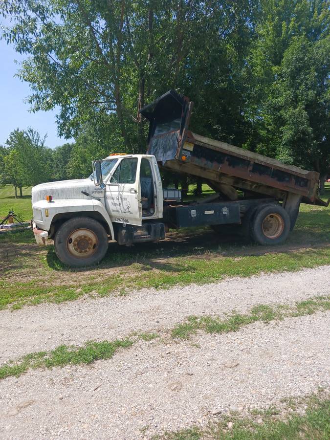 Ford-F-700-1994-White