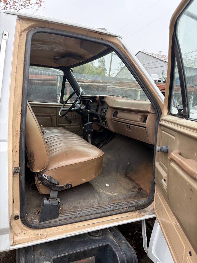 Ford-F-700-stake-bed-dump-truck-1988